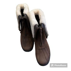 Awesome Ugg “Arquette” boots- can be worn 2 ways!